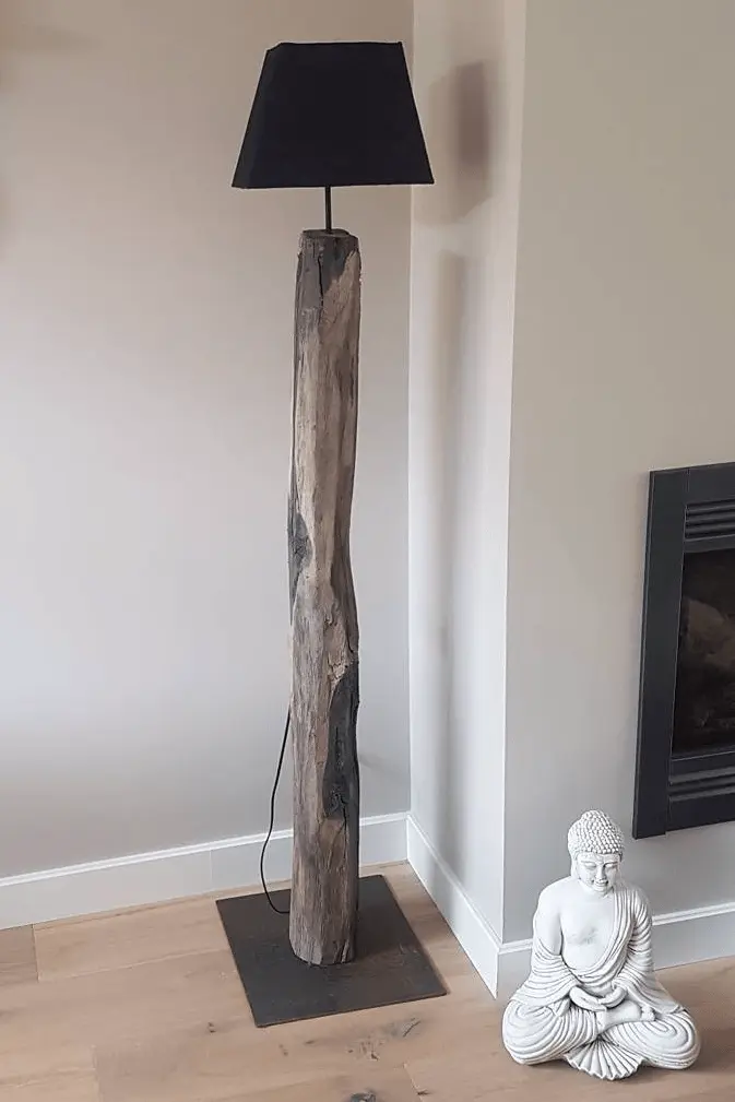 dunne-vrijstaande-led-handegmaakte-ijzeren-lamp-Tough-Interiors-Rene-Braas