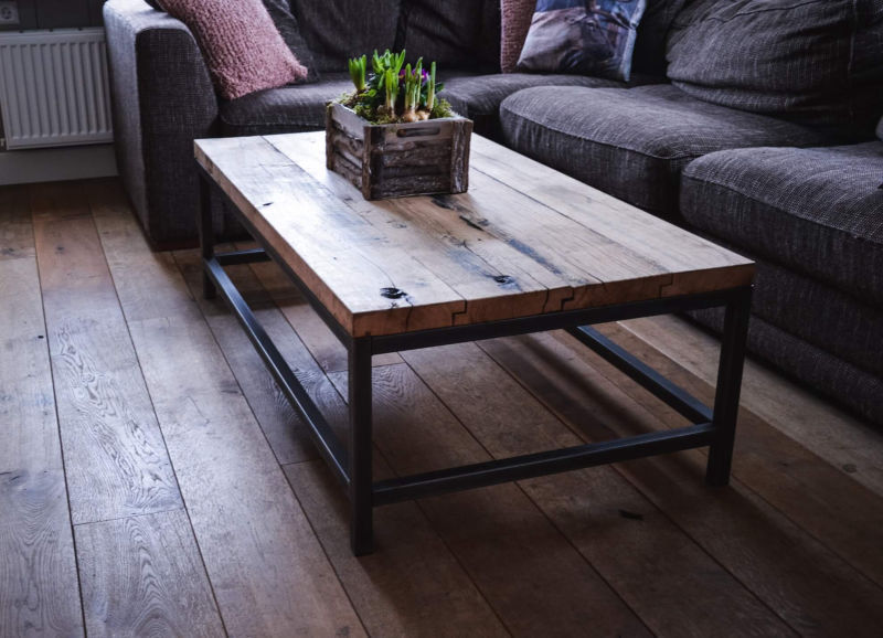 industriele salon tafel op maat germaakt voor een bankste;