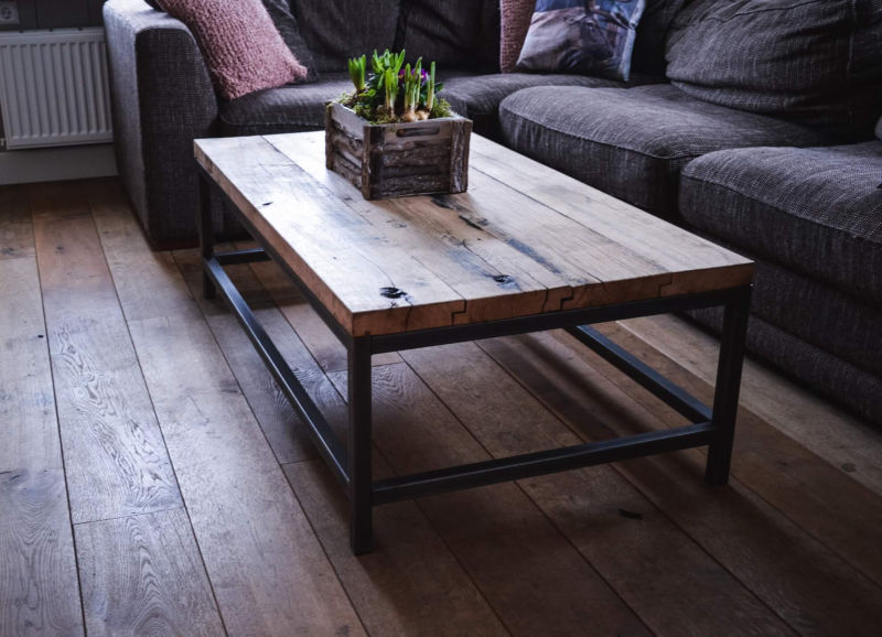 industriele salon tafel op maat germaakt voor een bankste;
