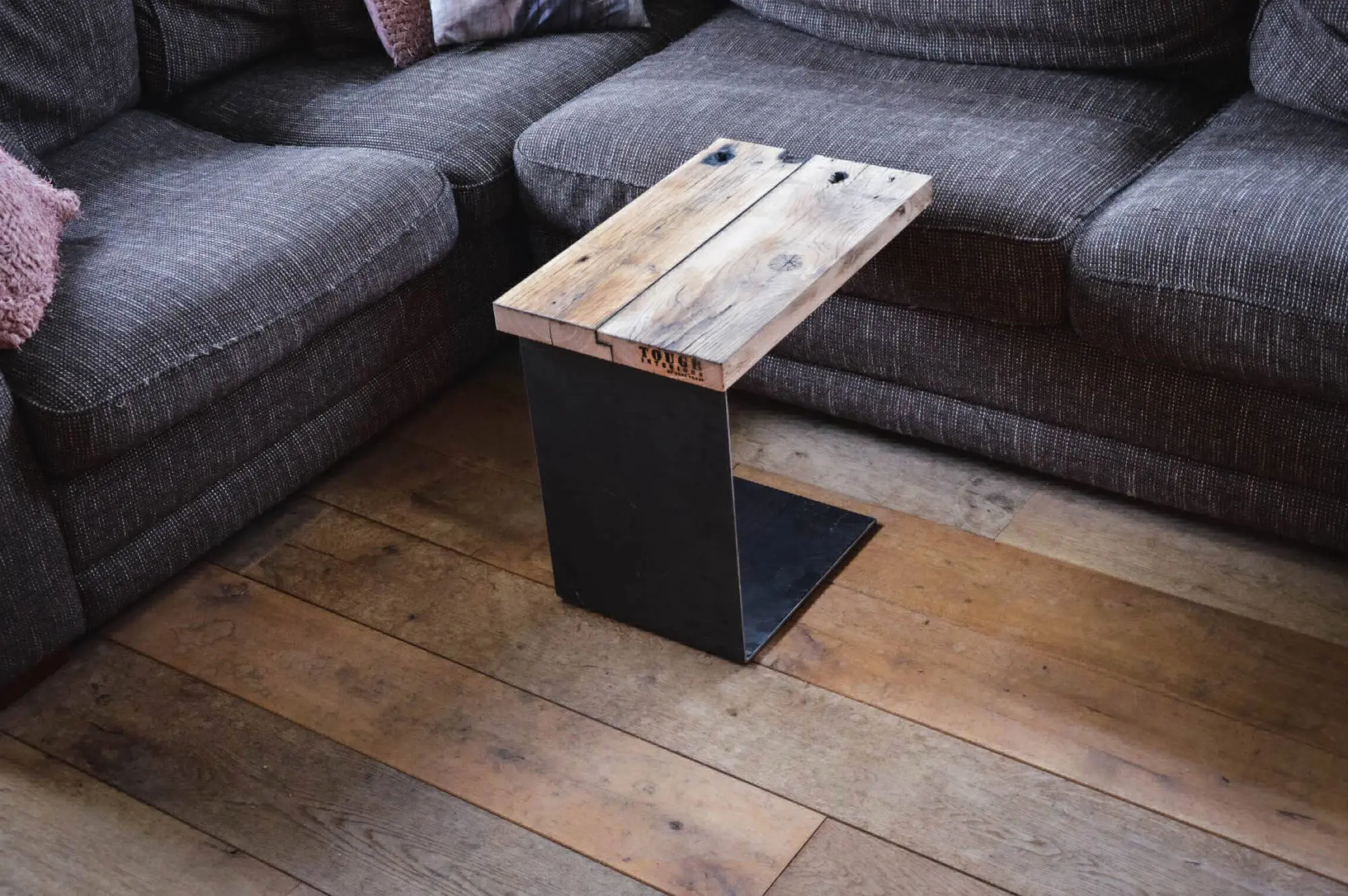 Tough-Interiors-Rene-Braas-BANK-TAFEL