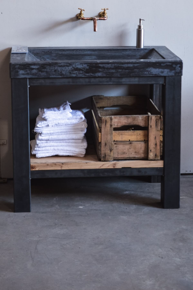 Lam Inefficiënt kubiek Wastafel - Badkamer meubels op maat gemaakt van duurzaak hout en beton of  staal. Precies zoals jij het wilt hebben.